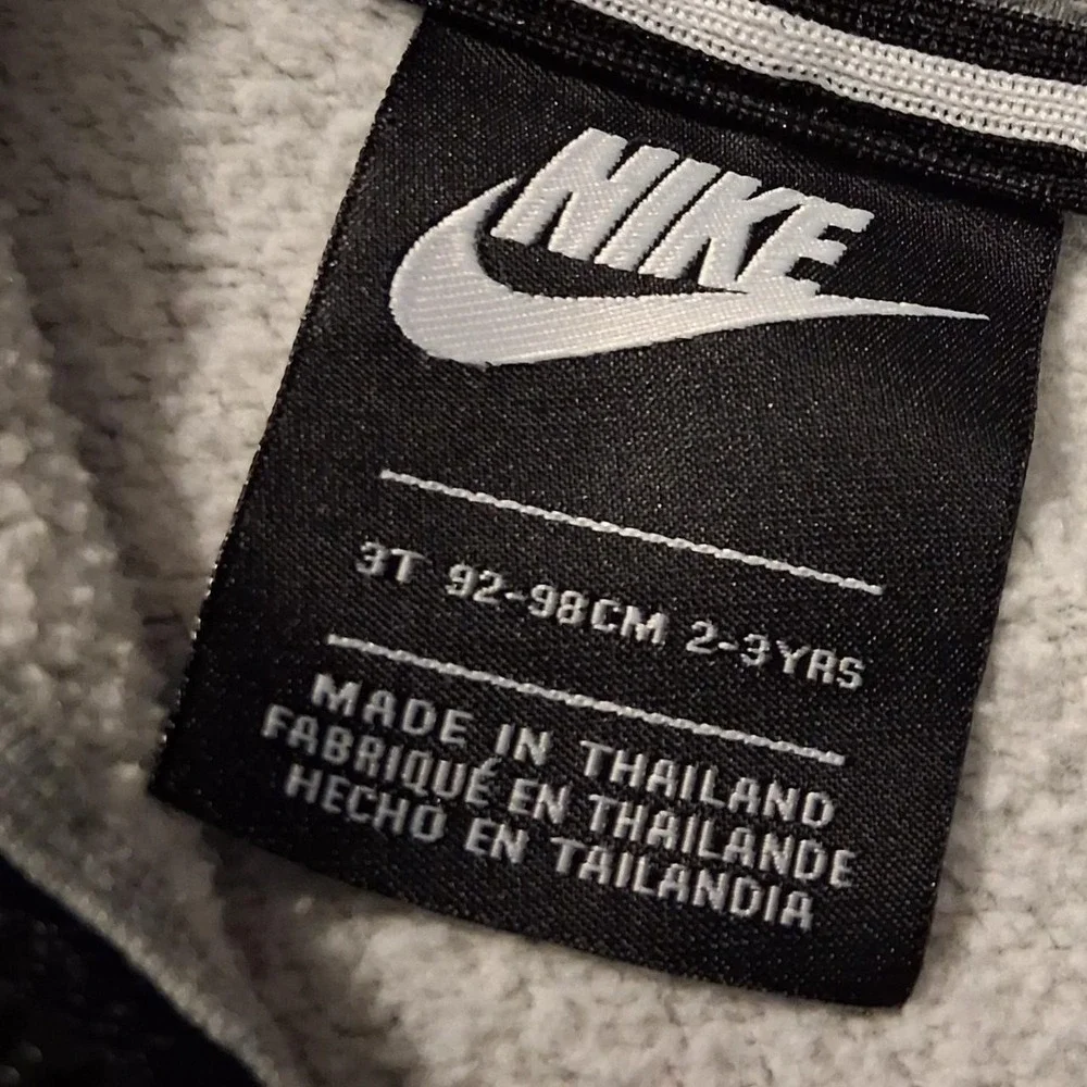 Boys Gray Nike sweatpants with white swoosh logo 3T
